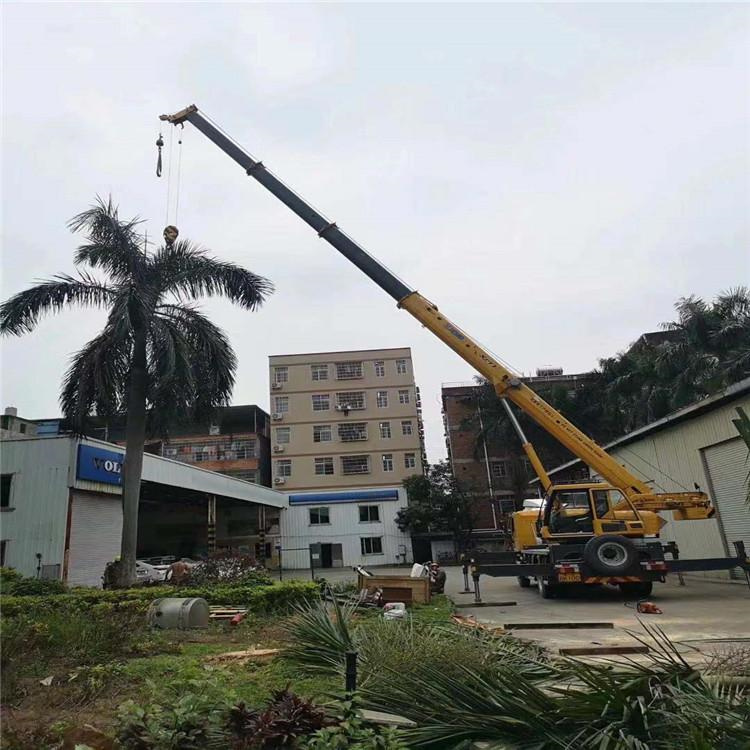 蓝山12吨吊车出租一天的收费标准是什么