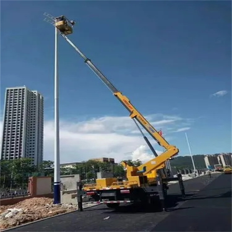 蓝山维修路灯的曲臂升降车出租