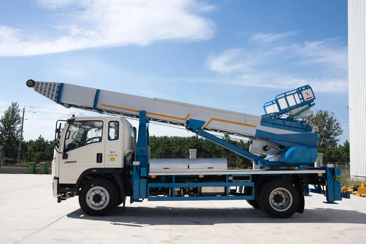 蓝山云梯上料车租赁费用