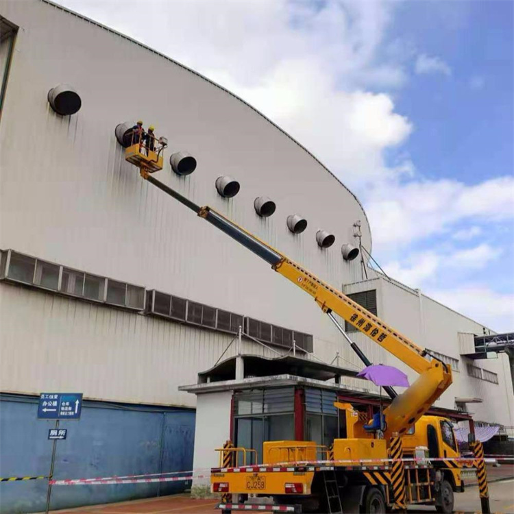 蓝山高空作业车出租服务：专业广告牌安装解决方案