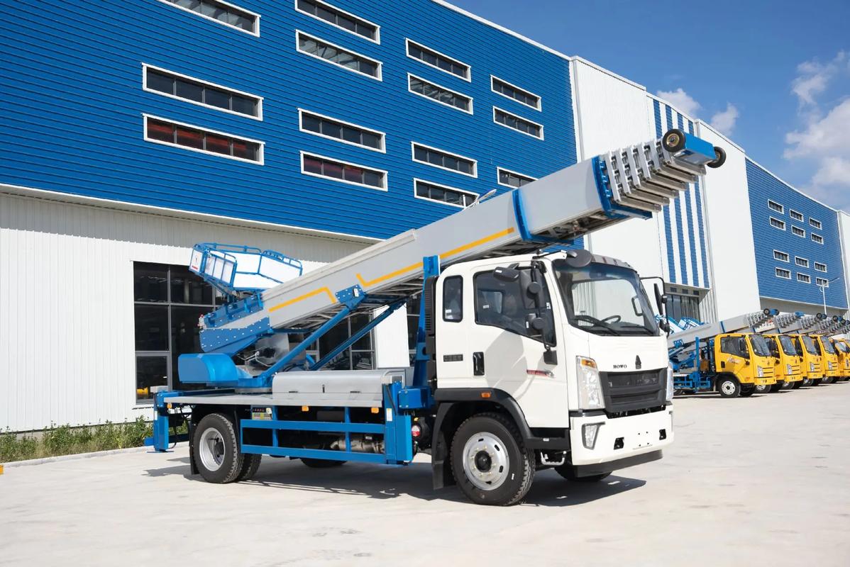 蓝山出租云梯车高空作业车 建筑垃圾搬运